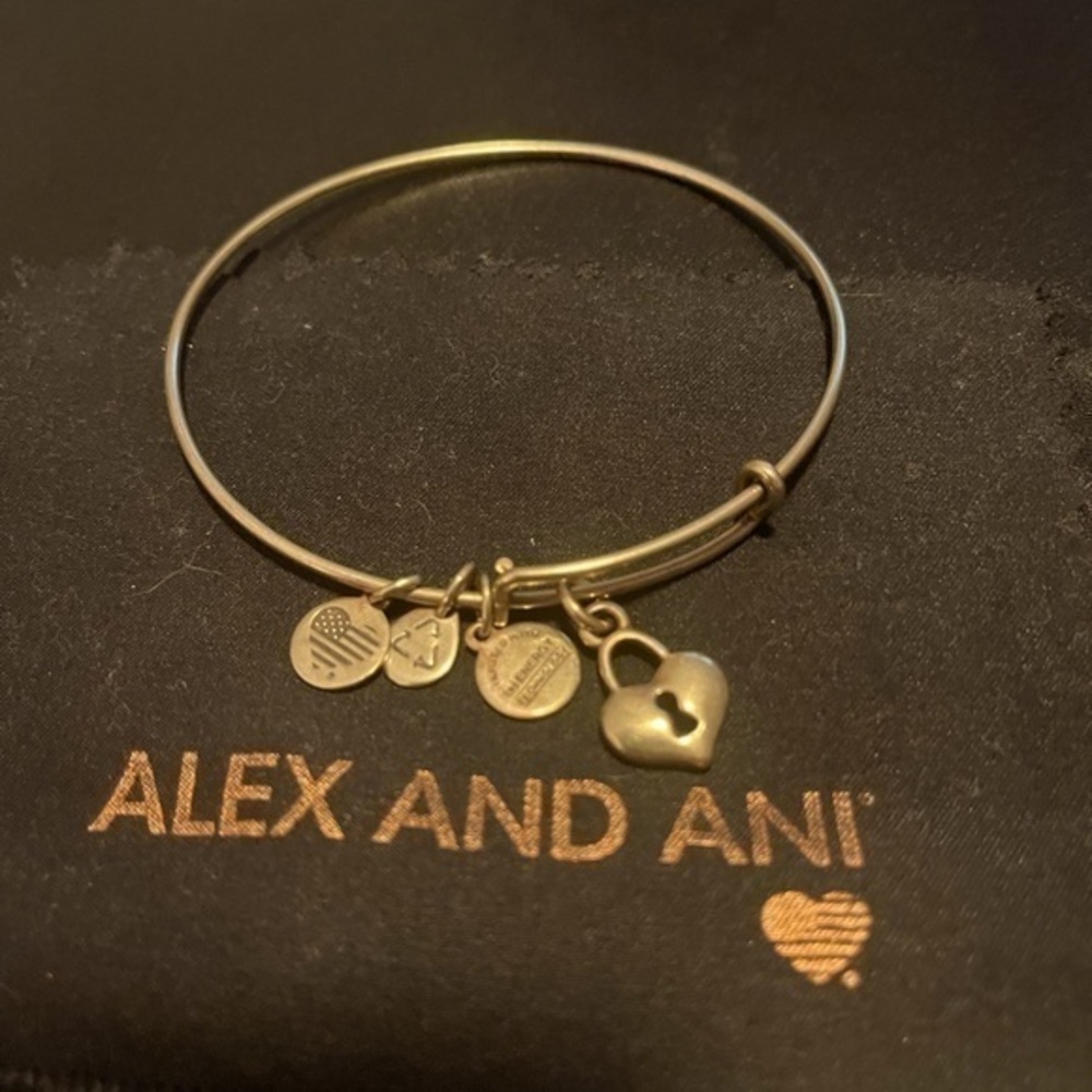 Alex and Ani Heart Lock gold finish bangle ❤️